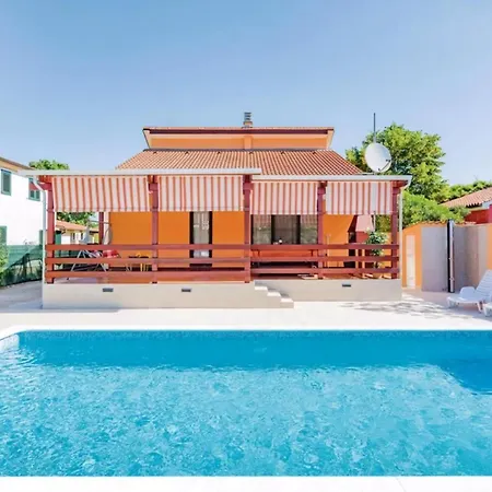 Holiday home Marlena Mit Pool Sisan