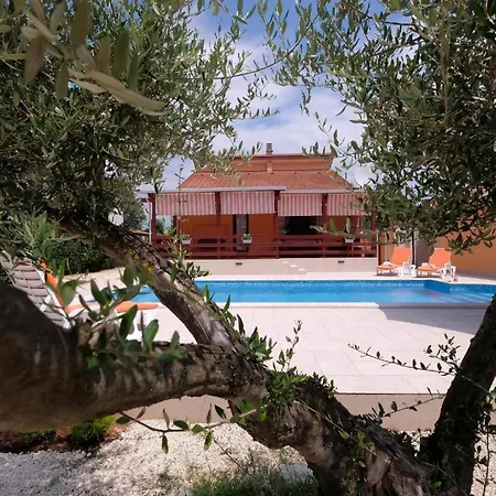Holiday home Marlena Mit Pool Sisan